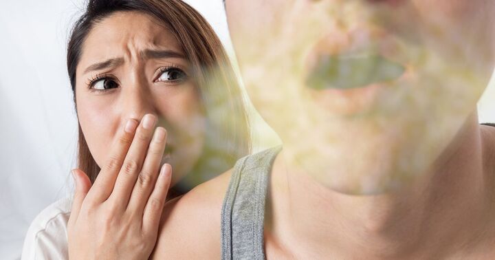 كيف أعرف مصدر رائحة الفم؟ و ماهي طرق الوقاية منها؟